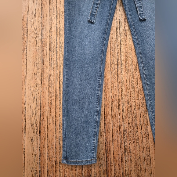 Bleu Womens Boot Cut Jeans Size Small (4) With Belt And Ruffled Top. New W/ Tags - Picture 3 of 16